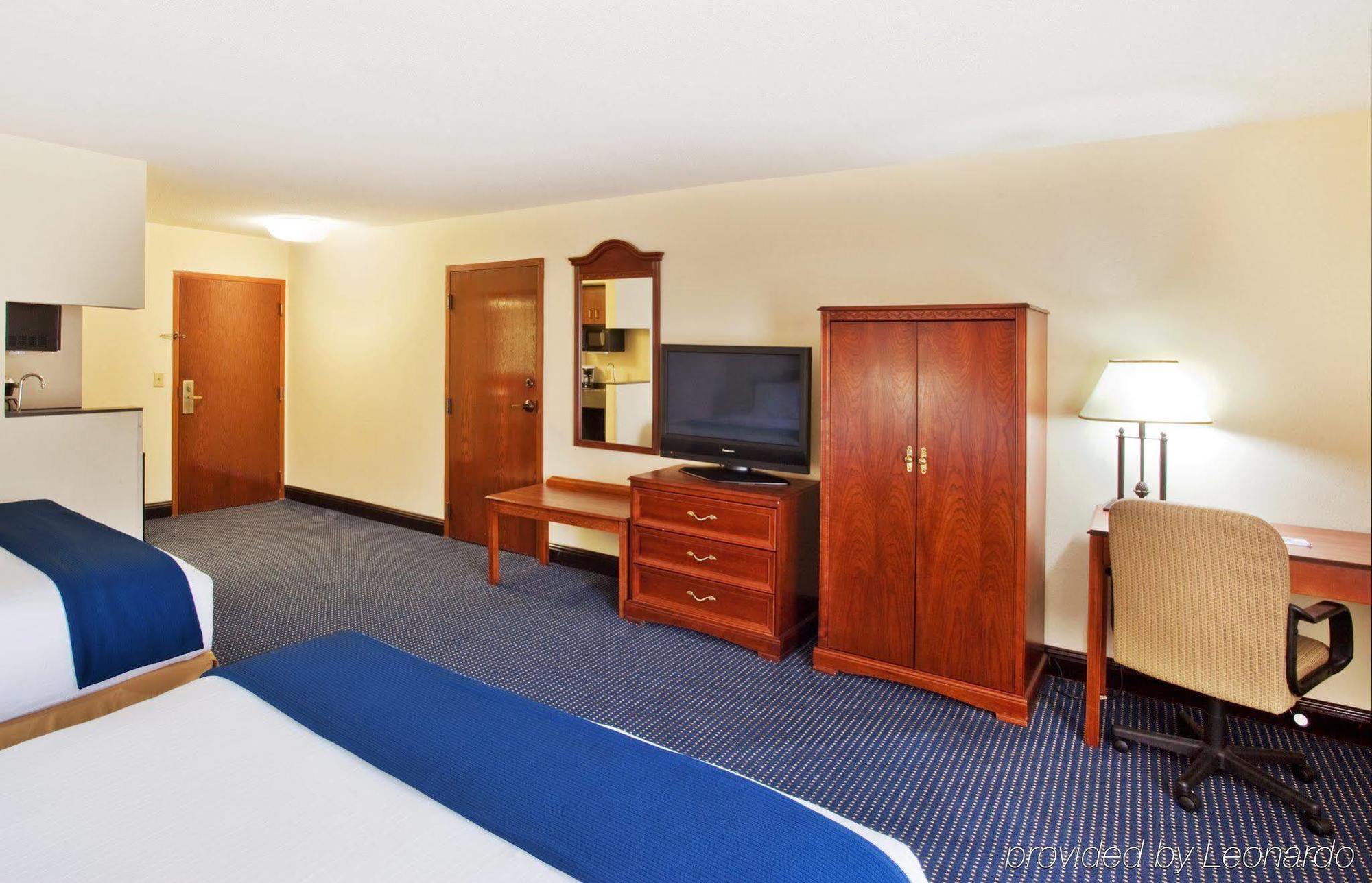 Holiday Inn Express & Suites Atlanta Perimeter Mall Hotel By Ihg Sandy Springs Værelse billede