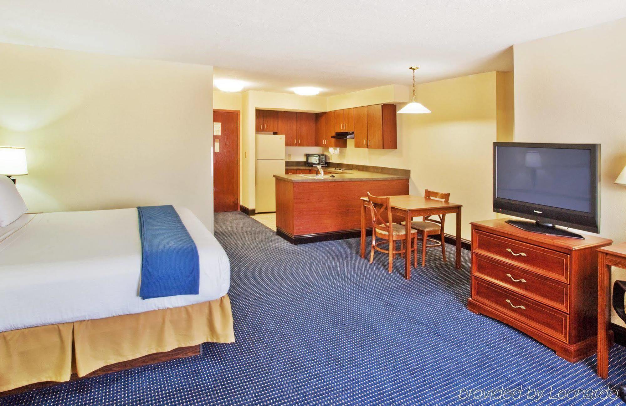 Holiday Inn Express & Suites Atlanta Perimeter Mall Hotel By Ihg Sandy Springs Værelse billede