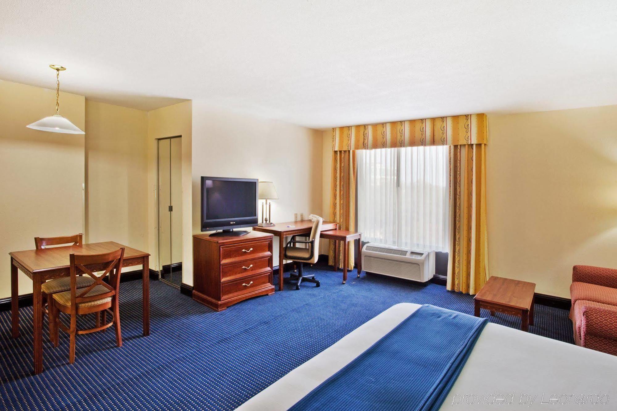 Holiday Inn Express & Suites Atlanta Perimeter Mall Hotel By Ihg Sandy Springs Værelse billede