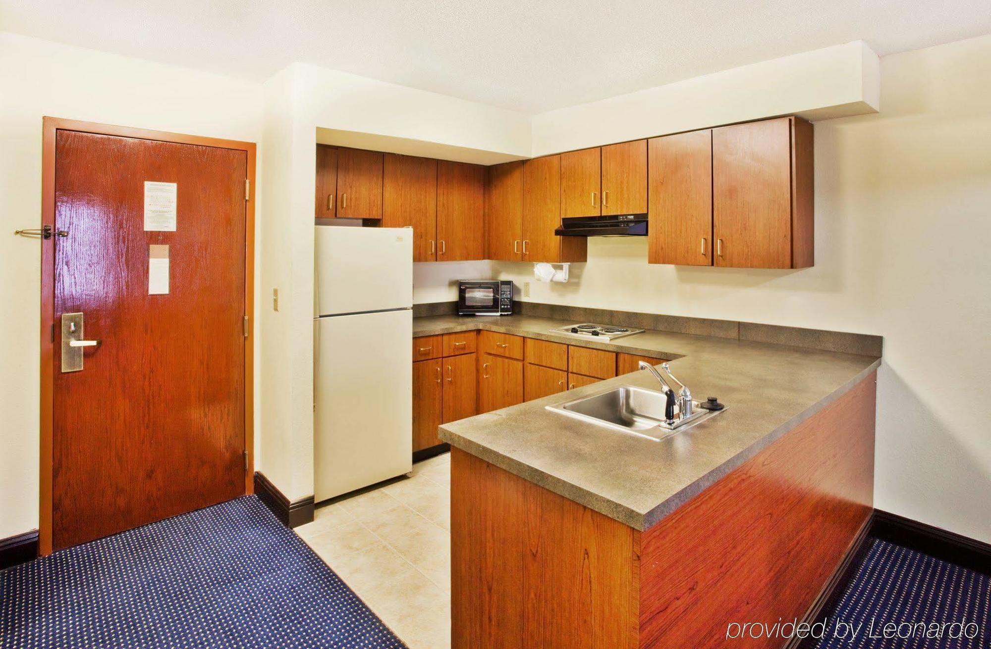 Holiday Inn Express & Suites Atlanta Perimeter Mall Hotel By Ihg Sandy Springs Værelse billede