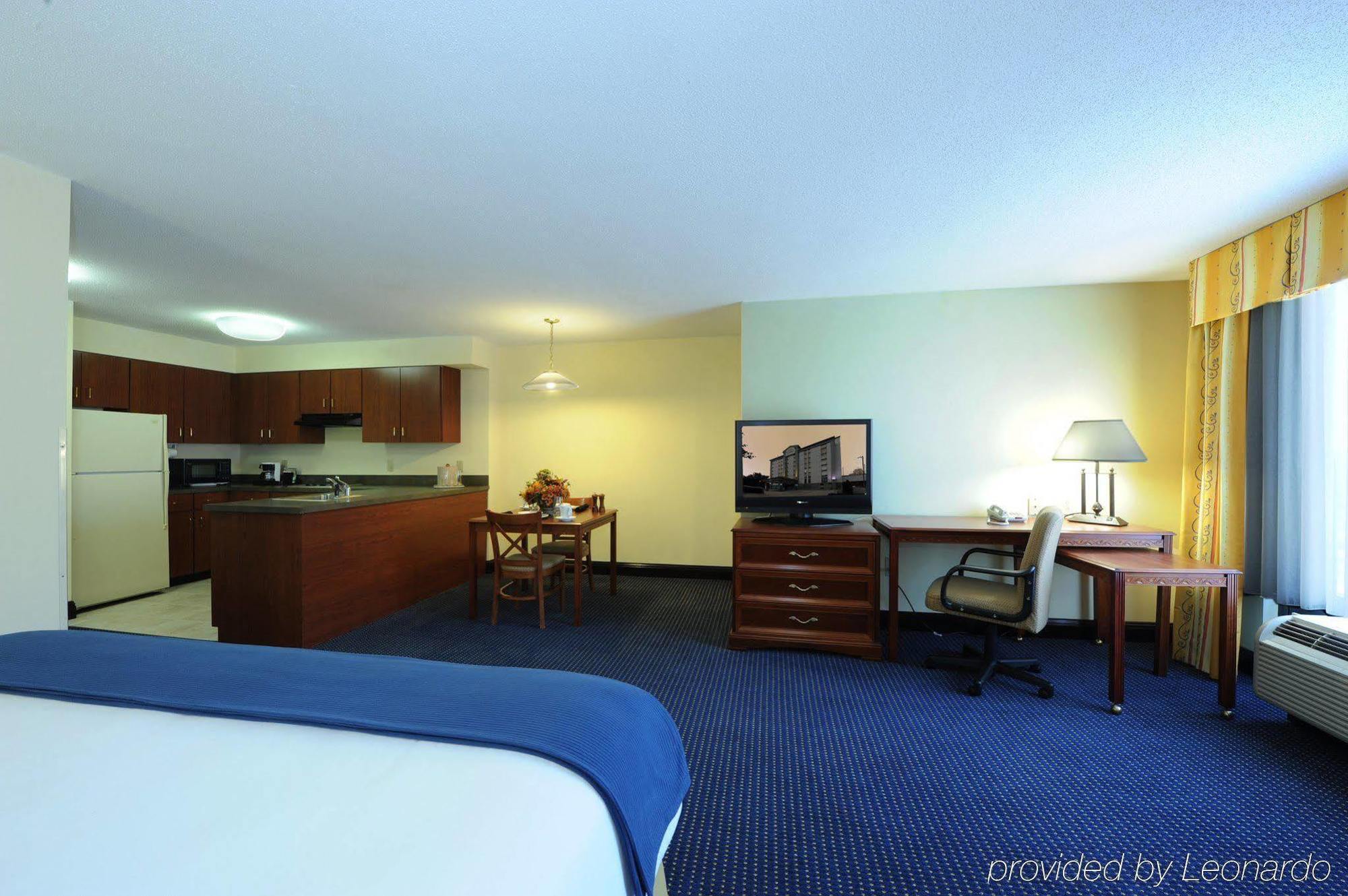Holiday Inn Express & Suites Atlanta Perimeter Mall Hotel By Ihg Sandy Springs Værelse billede