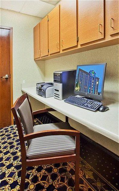 Holiday Inn Express & Suites Atlanta Perimeter Mall Hotel By Ihg Sandy Springs Faciliteter billede
